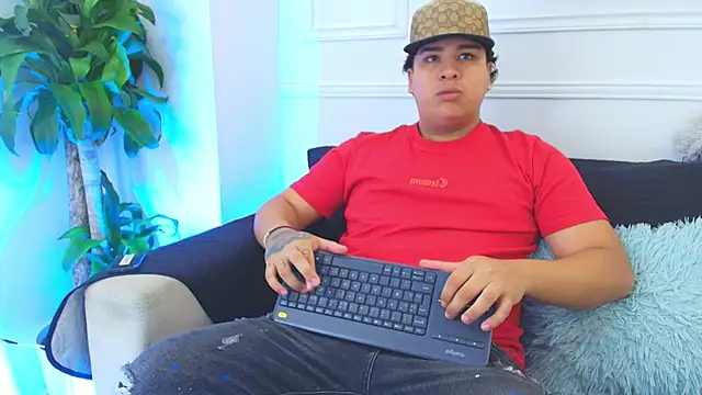 Snapshot of Naim_Bennetsex chatting on 11.05.25 Naim Bennetsex online show from 11.05.25