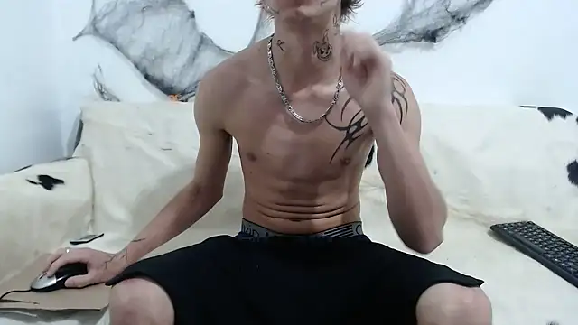 Snapshot of Dan_jonson15 chatting on 10.31.25 Dan jonson15 online show from 10.31.25