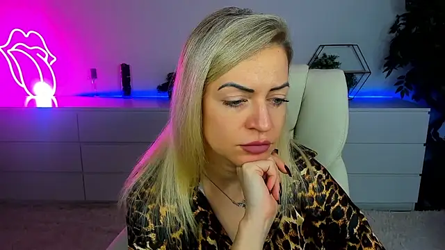 Anna Snows online show from 09.18.25