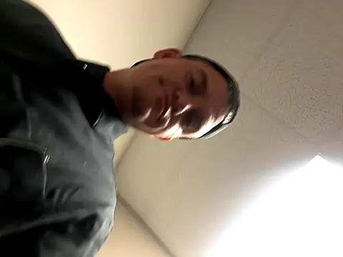 Snapshot of cumitted chatting on 11.01.25 cumitted online show from 11.01.25