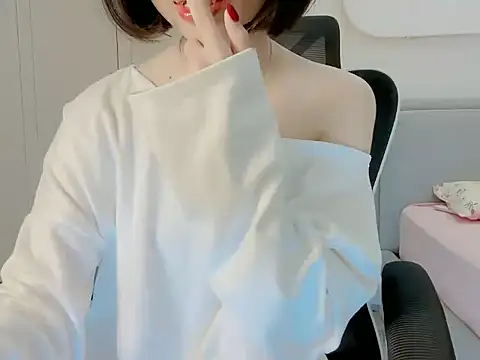 ggLovee online show from 10.08.25