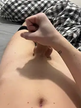 Snapshot of enzoyoungbisex chatting on 02.18.26 enzoyoungbisex online show from 02.18.26