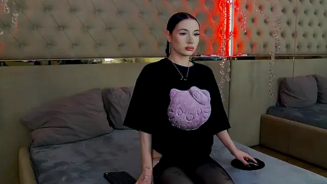 Snapshot of RoxyDoll_ chatting on 10.16.25 RoxyDoll online show from 10.16.25