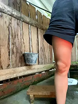 Snapshot of PhanHaa chatting on 09.30.25 PhanHaa online show from 09.30.25