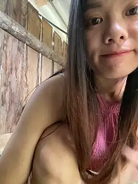 Snapshot of PhanHaa chatting on 10.02.25 PhanHaa online show from 10.02.25