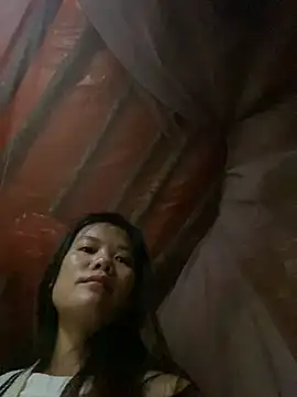 Snapshot of PhanHaa chatting on 10.10.25 PhanHaa online show from 10.10.25