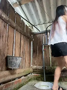 Snapshot of PhanHaa chatting on 10.11.25 PhanHaa online show from 10.11.25