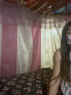 Snapshot of PhanHaa chatting on 10.26.25 PhanHaa online show from 10.26.25