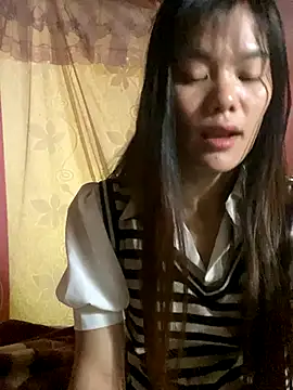 Snapshot of PhanHaa chatting on 10.29.25 PhanHaa online show from 10.29.25