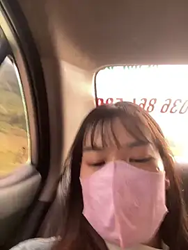 Snapshot of PhanHaa chatting on 11.07.25 PhanHaa online show from 11.07.25