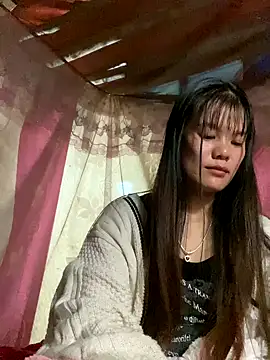 PhanHaa online show from 11.12.25