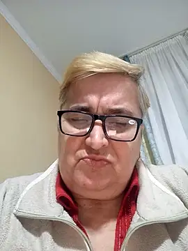 Snapshot of Sonya51561 chatting on 10.31.25 Sonya51561 online show from 10.31.25