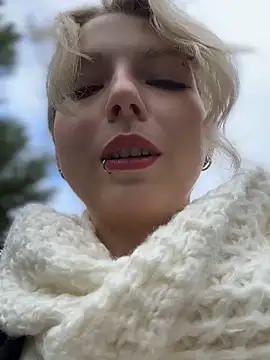 Snapshot of EveLittleSinner chatting on 09.19.25 EveLittleSinner online show from 09.19.25