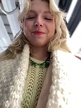 Snapshot of EveLittleSinner chatting on 09.20.25 EveLittleSinner online show from 09.20.25