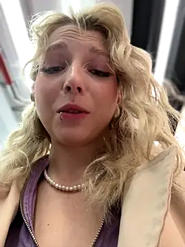 Snapshot of EveLittleSinner chatting on 09.21.25 EveLittleSinner online show from 09.21.25