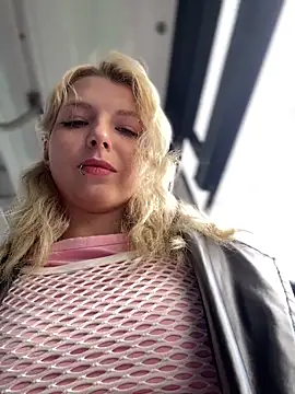 Snapshot of EveLittleSinner chatting on 09.23.25 EveLittleSinner online show from 09.23.25