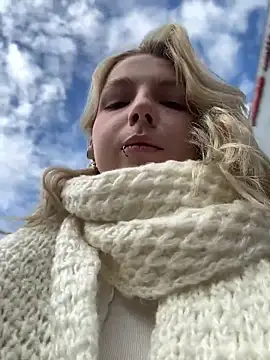 Snapshot of EveLittleSinner chatting on 09.27.25 EveLittleSinner online show from 09.27.25