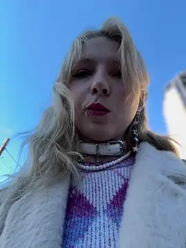 Snapshot of EveLittleSinner chatting on 10.17.25 EveLittleSinner online show from 10.17.25