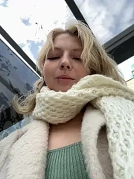 Snapshot of EveLittleSinner chatting on 10.19.25 EveLittleSinner online show from 10.19.25