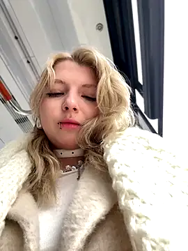 Snapshot of EveLittleSinner chatting on 10.22.25 EveLittleSinner online show from 10.22.25