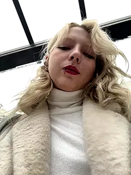 Snapshot of EveLittleSinner chatting on 10.24.25 EveLittleSinner online show from 10.24.25