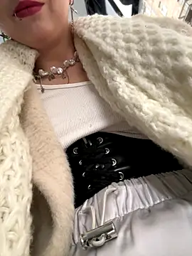 Snapshot of EveLittleSinner chatting on 10.26.25 EveLittleSinner online show from 10.26.25