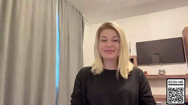 Snapshot of Blondie_xoxoxo chatting on 10.07.25 Blondie xoxoxo online show from 10.07.25