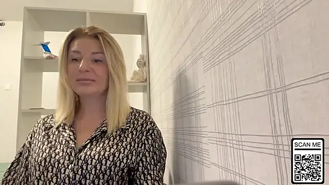 Snapshot of Blondie_xoxoxo chatting on 10.14.25 Blondie xoxoxo online show from 10.14.25