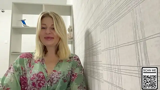 Snapshot of Blondie_xoxoxo chatting on 10.16.25 Blondie xoxoxo online show from 10.16.25