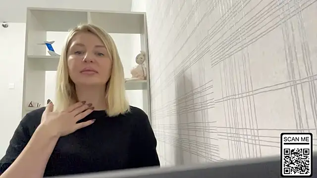 Snapshot of Blondie_xoxoxo chatting on 10.17.25 Blondie xoxoxo online show from 10.17.25