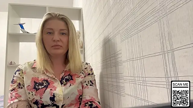 Snapshot of Blondie_xoxoxo chatting on 10.20.25 Blondie xoxoxo online show from 10.20.25