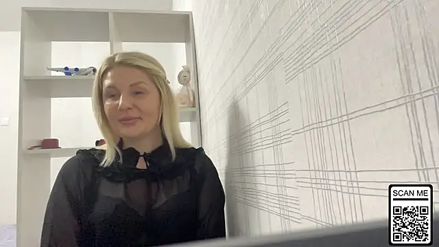 Snapshot of Blondie_xoxoxo chatting on 10.24.25 Blondie xoxoxo online show from 10.24.25