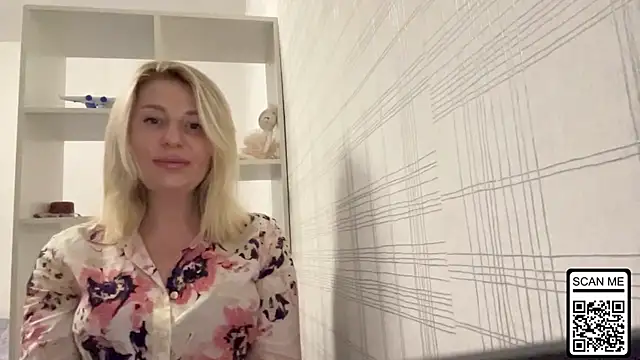 Snapshot of Blondie_xoxoxo chatting on 10.25.25 Blondie xoxoxo online show from 10.25.25