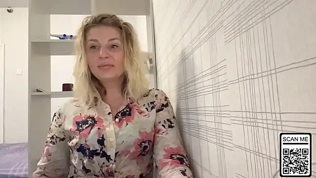 Snapshot of Blondie_xoxoxo chatting on 10.27.25 Blondie xoxoxo online show from 10.27.25