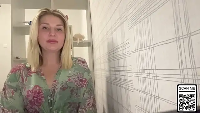 Snapshot of Blondie_xoxoxo chatting on 10.31.25 Blondie xoxoxo online show from 10.31.25