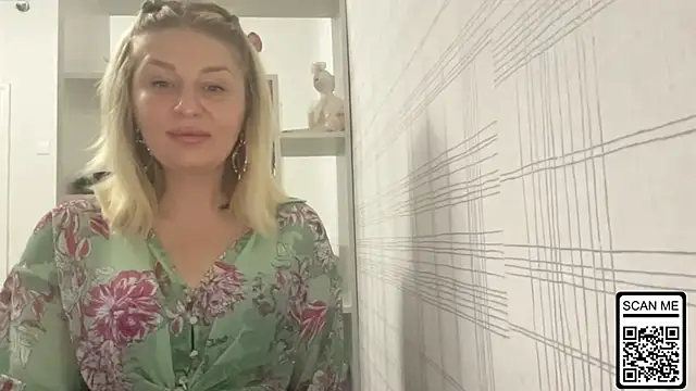 Snapshot of Blondie_xoxoxo chatting on 11.05.25 Blondie xoxoxo online show from 11.05.25