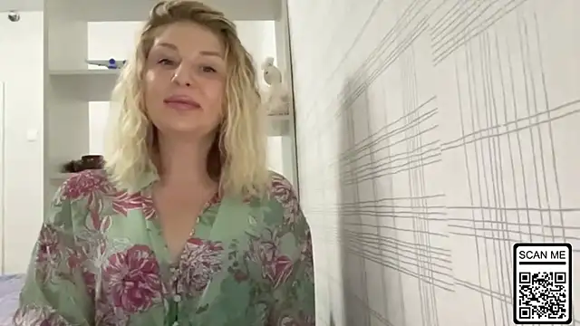 Snapshot of Blondie_xoxoxo chatting on 11.08.25 Blondie xoxoxo online show from 11.08.25