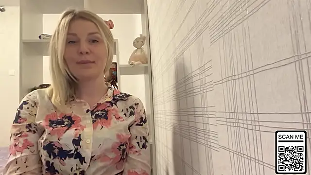 Snapshot of Blondie_xoxoxo chatting on 11.10.25 Blondie xoxoxo online show from 11.10.25