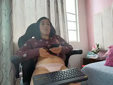 DarlingDuchess  online show from 09.26.25
