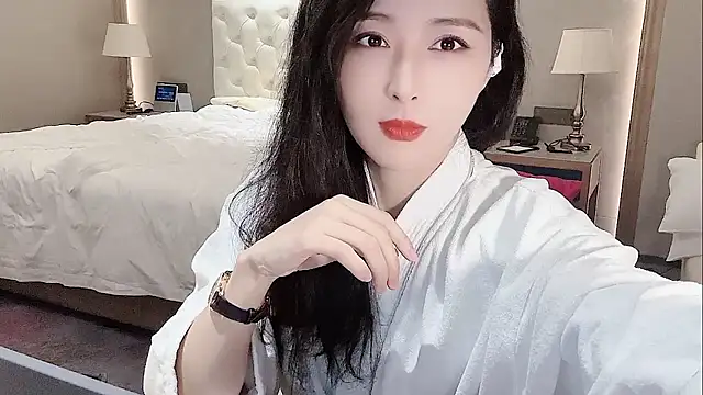 Ianxuan online show from 10.18.25