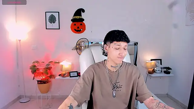 Luci Rose online show from 10.21.25