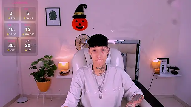 Luci Rose online show from 10.28.25