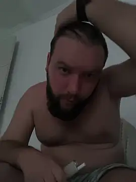 Snapshot of Ole_Plus chatting on 10.02.25 Ole Plus online show from 10.02.25