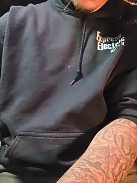 twistafatpipe online show from 10.10.25