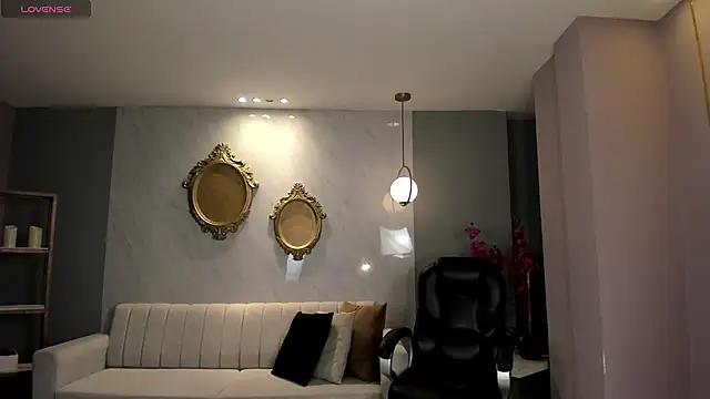 Snapshot of NataliaGaret chatting on 10.14.25 NataliaGaret online show from 10.14.25