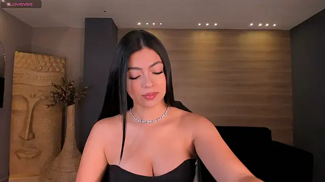 Snapshot of NataliaGaret chatting on 10.17.25 NataliaGaret online show from 10.17.25