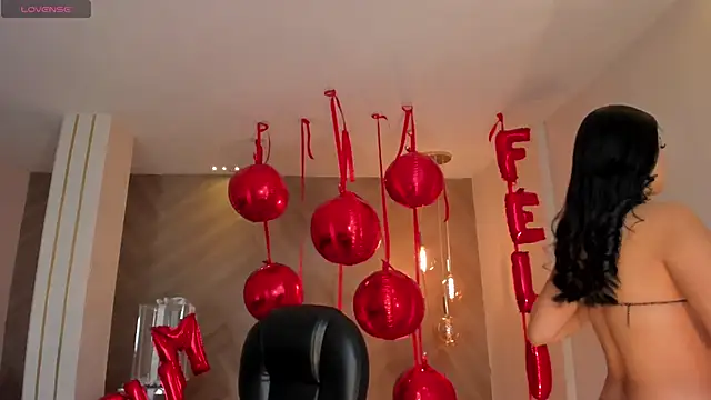 Snapshot of NataliaGaret chatting on 10.31.25 NataliaGaret online show from 10.31.25