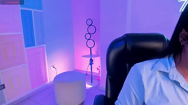 AyshelBrown online show from 10.21.25