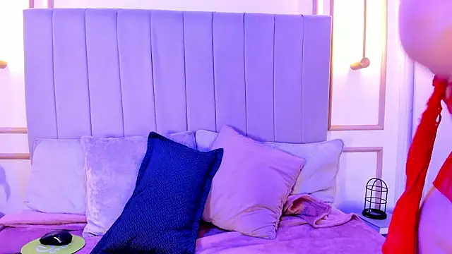 Snapshot of Ashley_Monroe chatting on 10.06.25 Ashley Monroe online show from 10.06.25