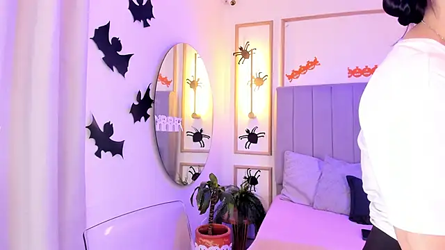 Snapshot of Ashley_Monroe chatting on 10.12.25 Ashley Monroe online show from 10.12.25